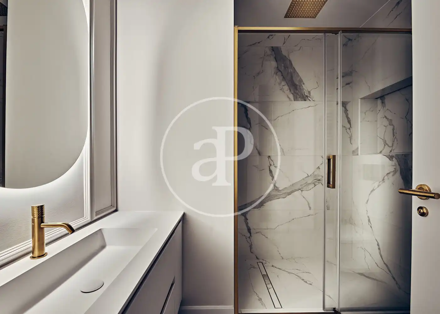 Bathroom of Flat for sale in Madrid  with Air Conditioner, Heating and Furnished