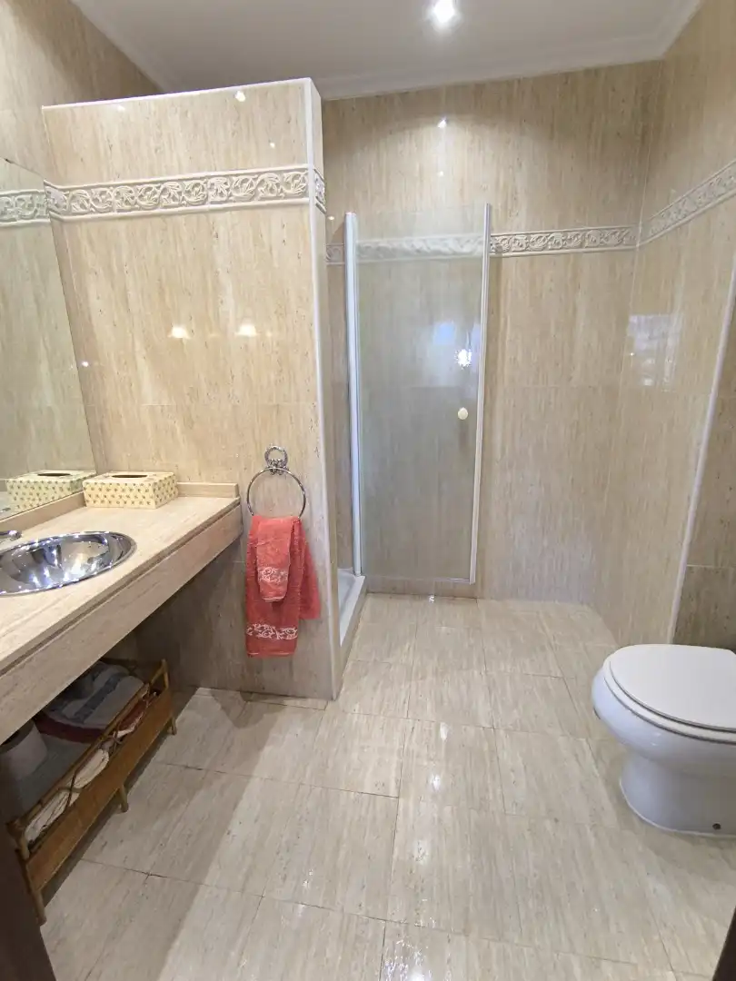 Badezimmer von Wohnung zum Verkauf in Palencia mit Heizung, Terrasse und Ofen