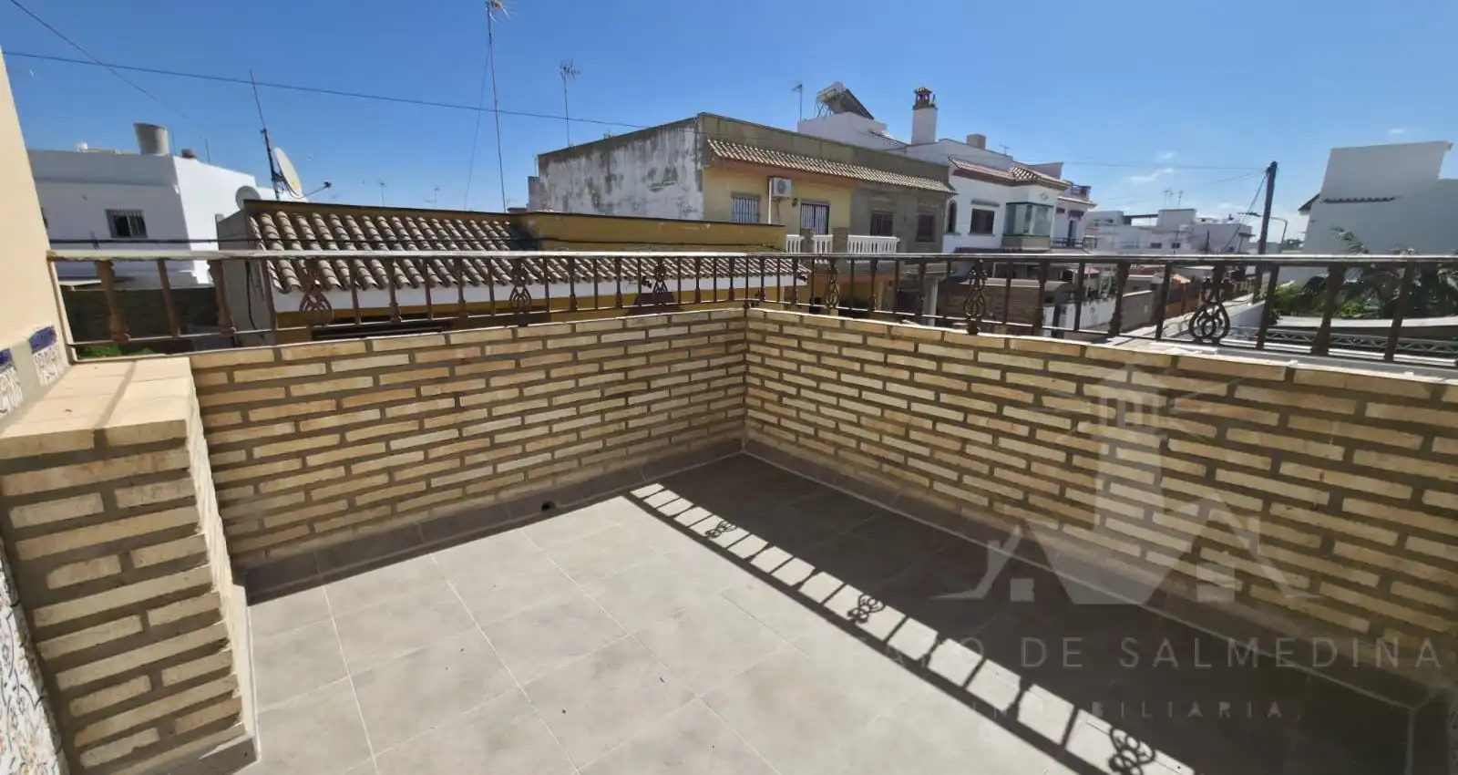 Terrasse von Einfamilien-Reihenhaus zum Verkauf in Chipiona mit Terrasse und Möbliert