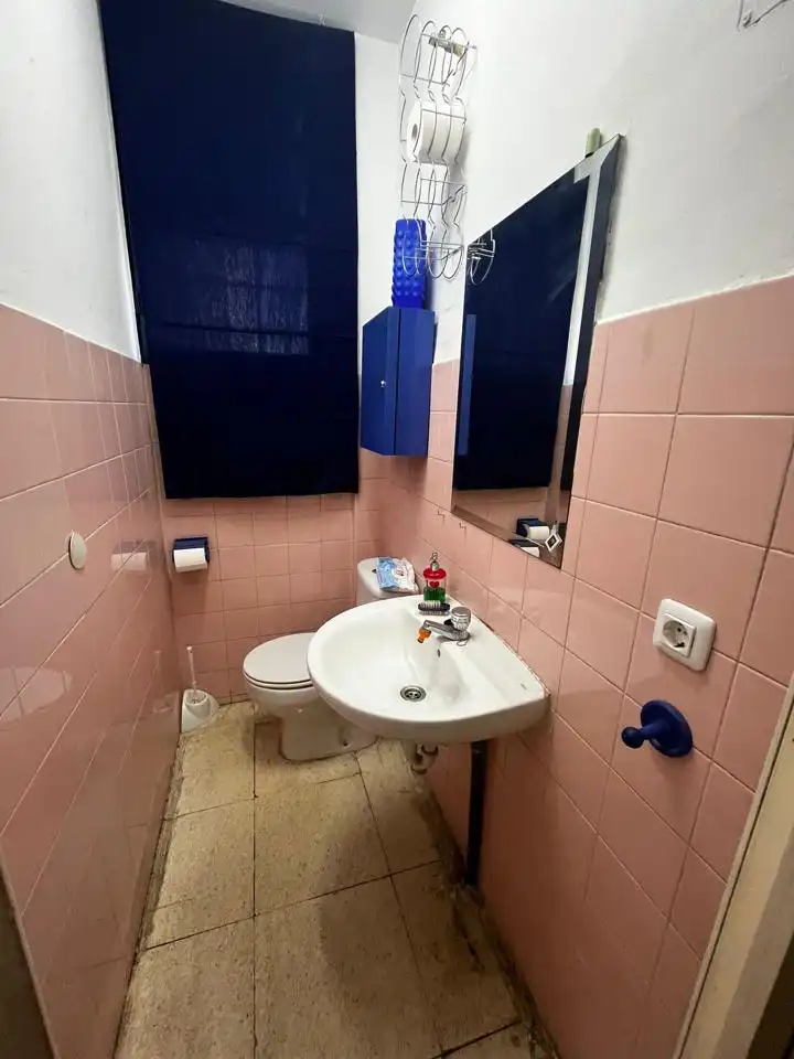Bathroom of Commercial properties for rent in Madrid