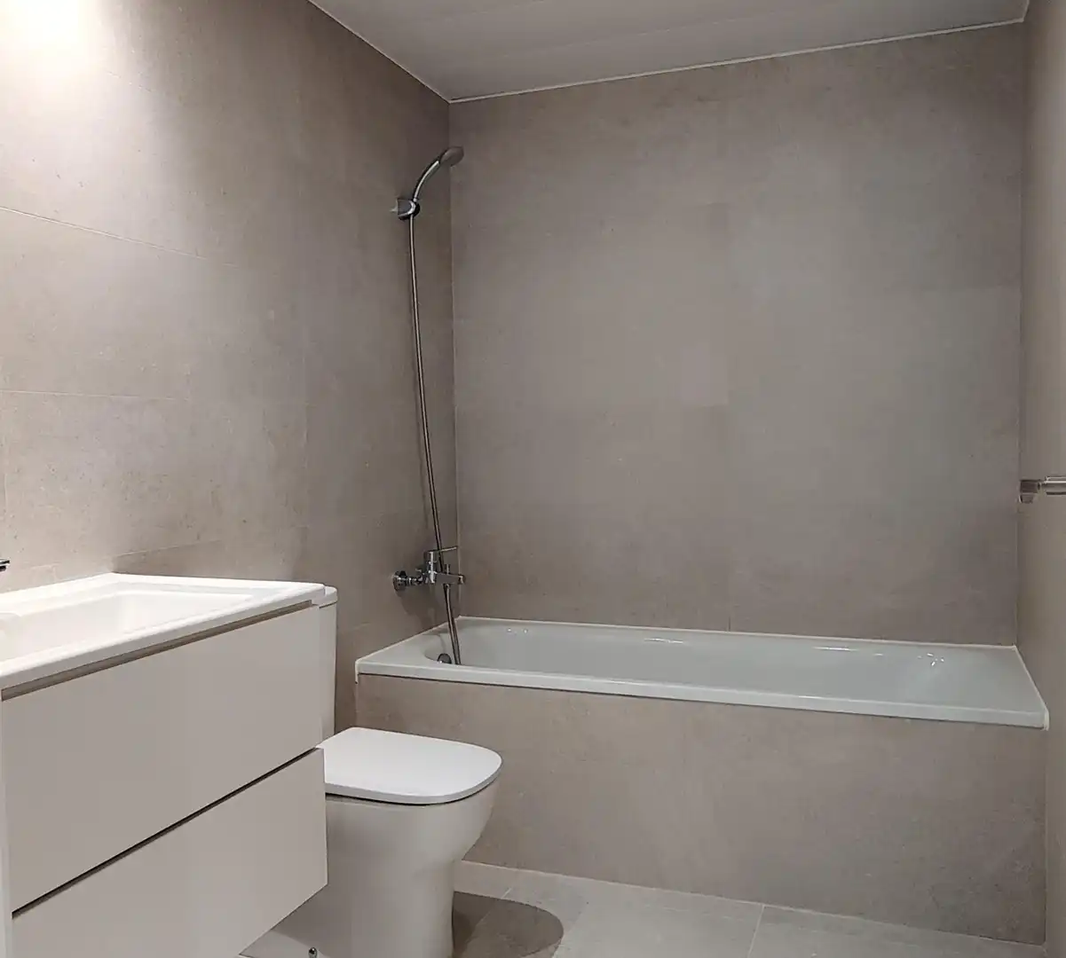 Badezimmer von Dachboden zum Verkauf in Valladolid mit Heizung, Terrasse und Abstellraum
