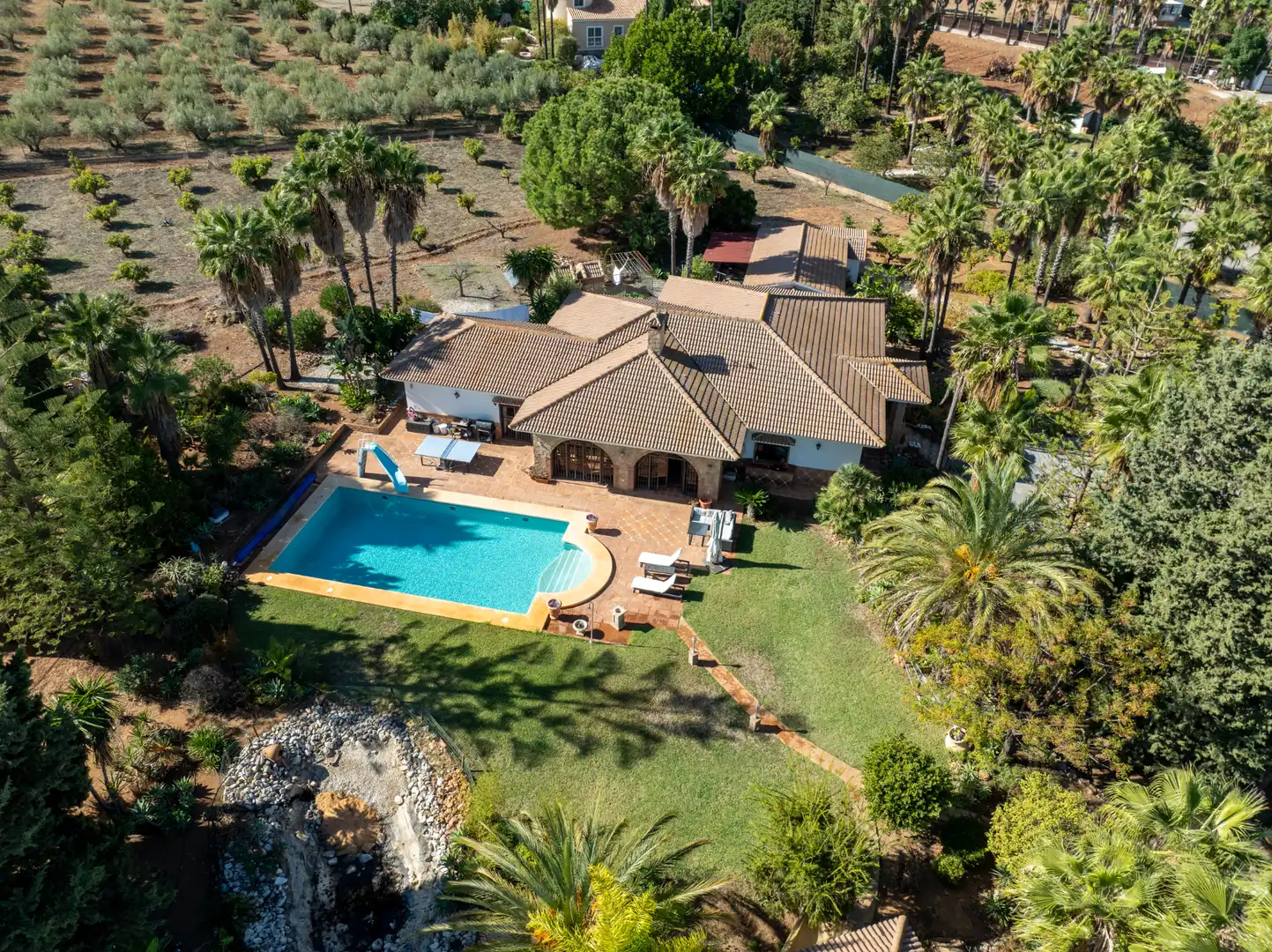 Vista exterior de Casa o chalet en venta en Alhaurín de la Torre con Aire acondicionado, Calefacción y Jardín privado