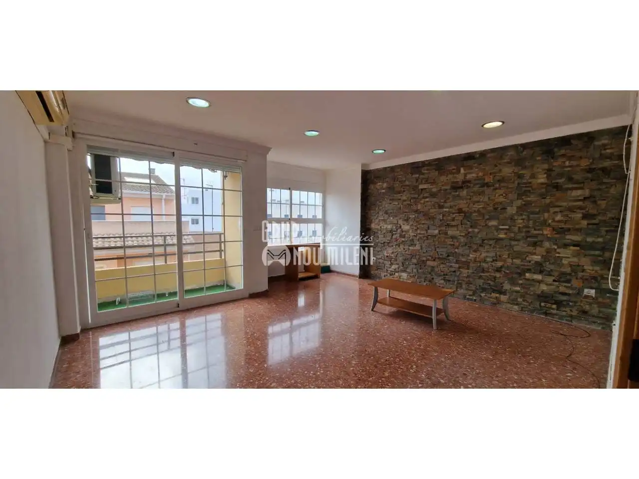 Vista exterior de Piso de alquiler en Benifaió con Balcón