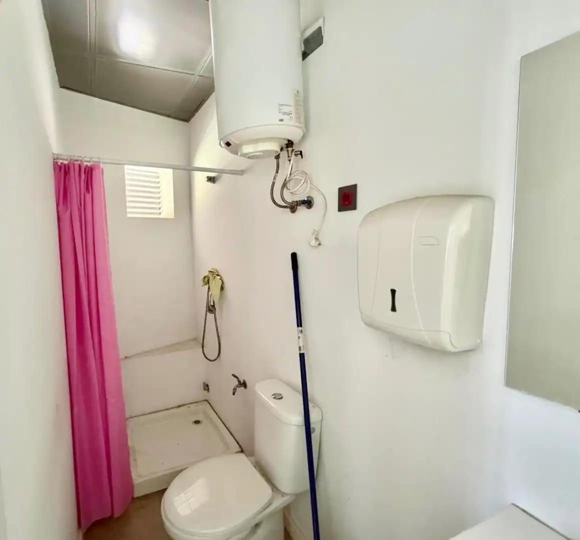 Baño de Nave industrial de alquiler en Alaquàs