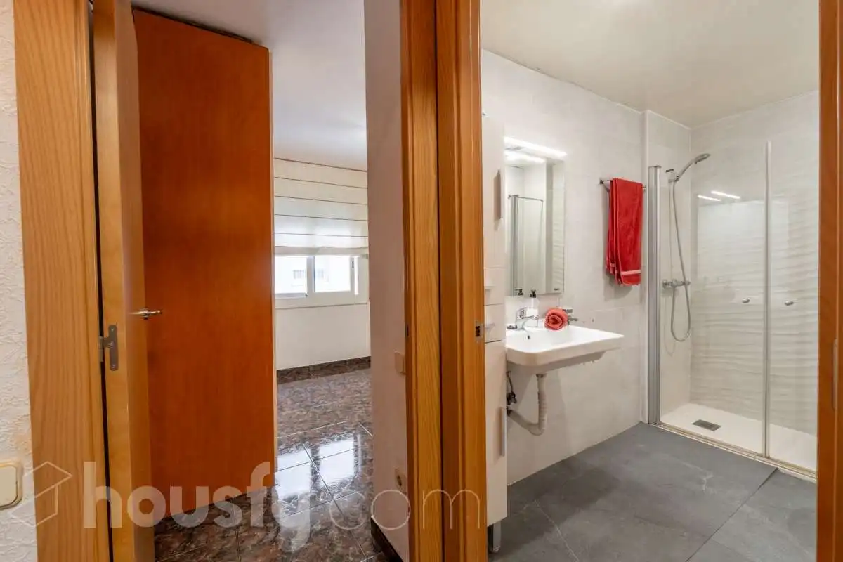 Bathroom of Flat for sale in Vilanova i la Geltrú  with Air Conditioner and Balcony