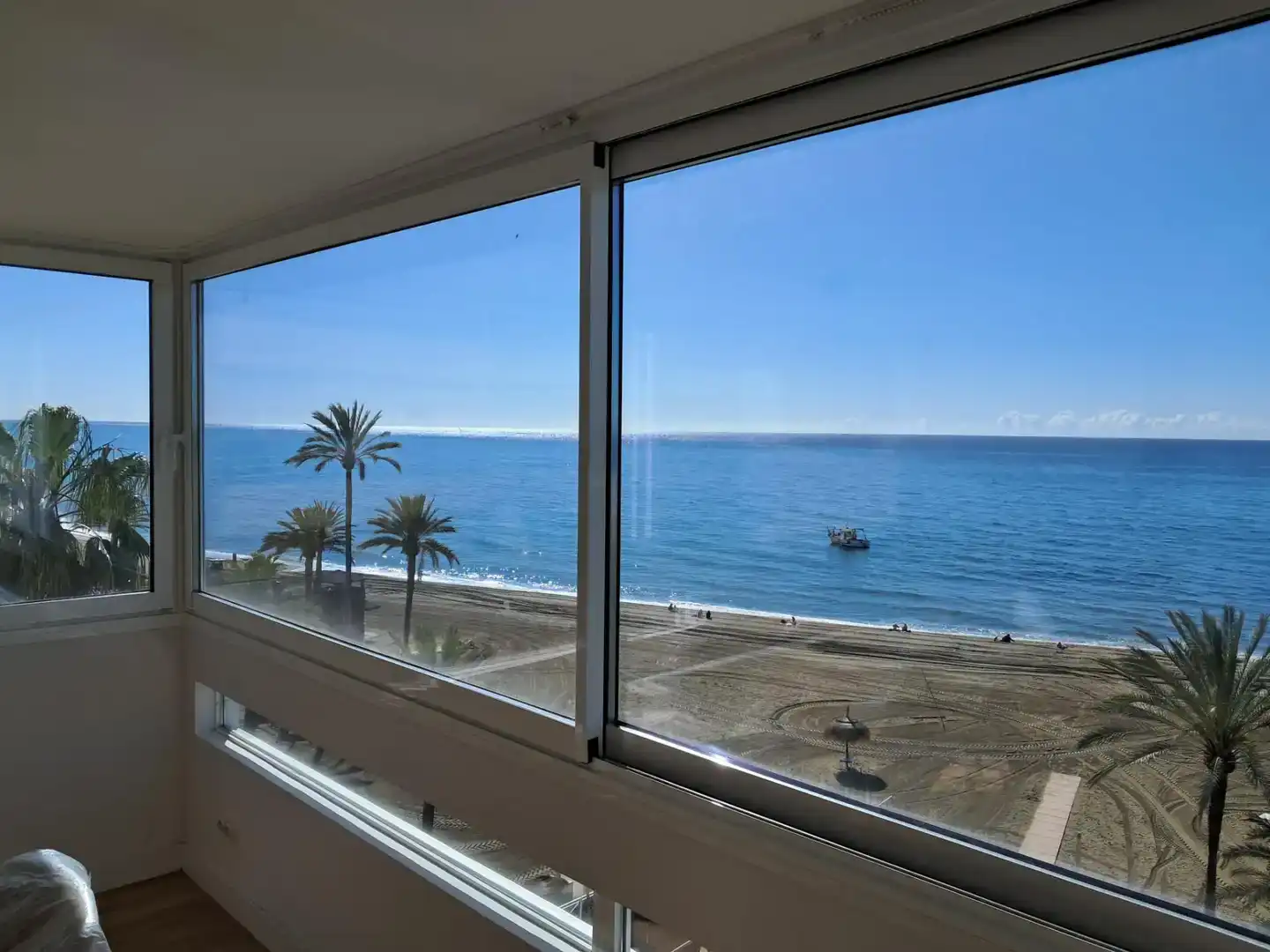 Schlafzimmer von Wohnung zur Miete in Marbella mit Klimaanlage und Balkon