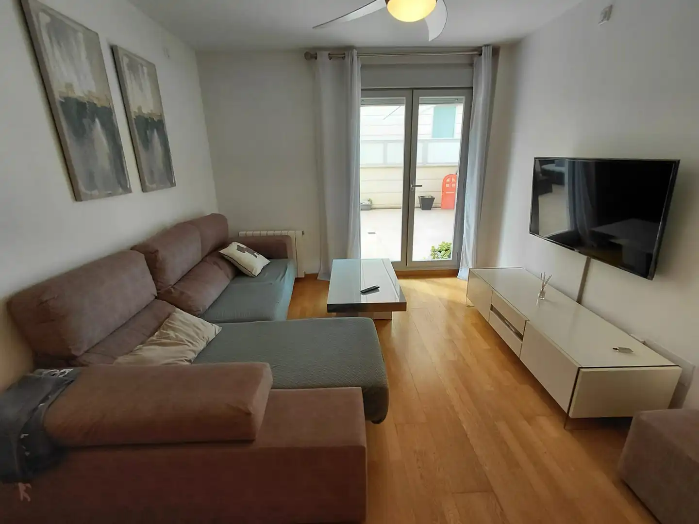 Wohnzimmer von Erdgeschoss zur Miete in  Palma de Mallorca mit Klimaanlage, Heizung und Privatgarten