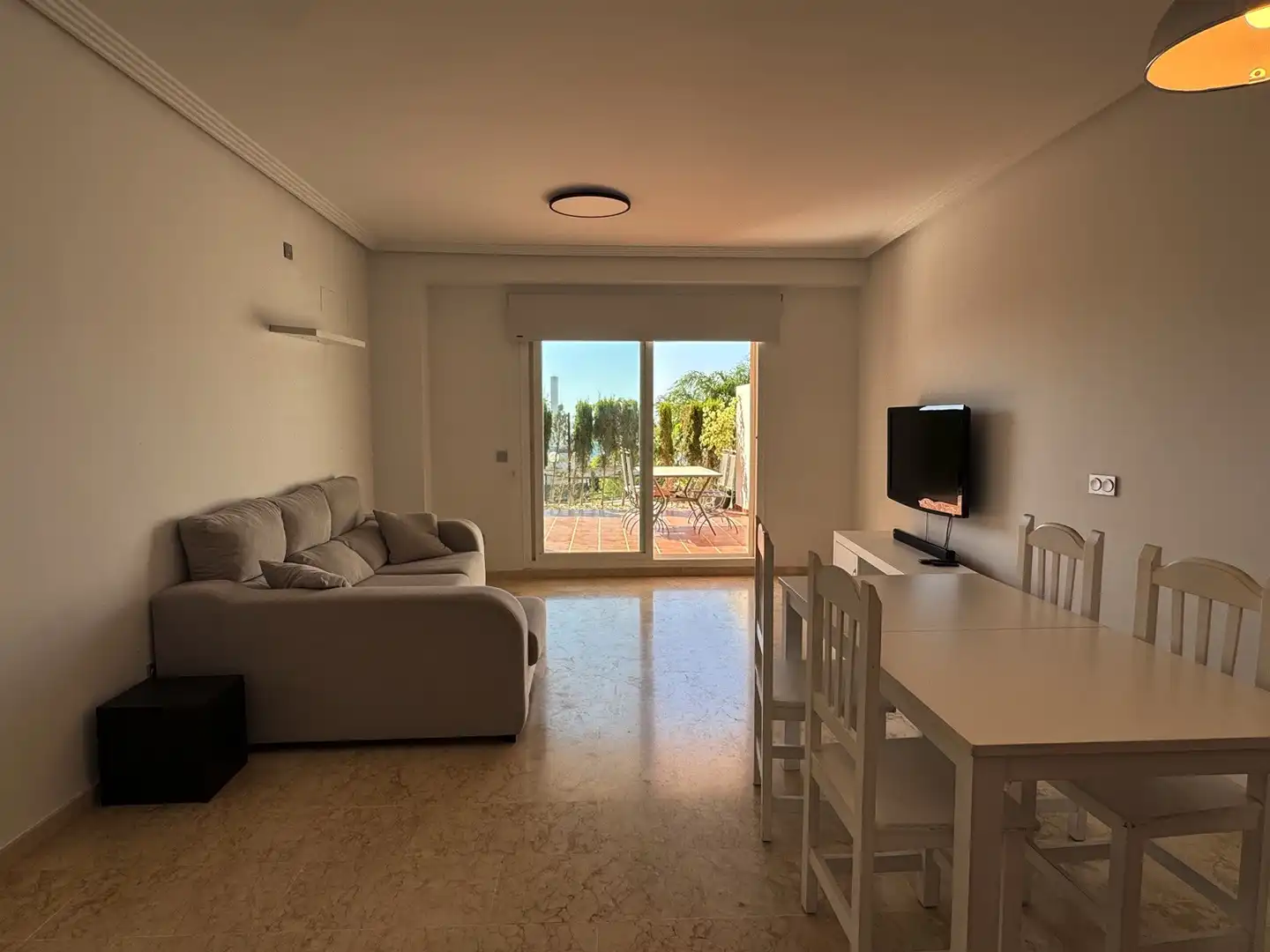 Sala d'estar de Planta baixa en venda en Manilva amb Aire condicionat, Terrassa i Traster