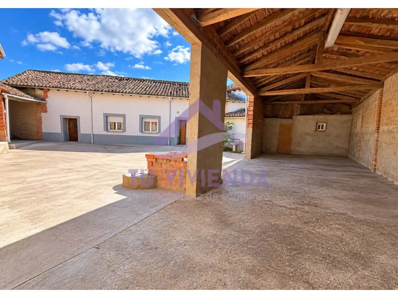 Exterior view of Houses for sale in Villaluenga de la Vega, Palencia