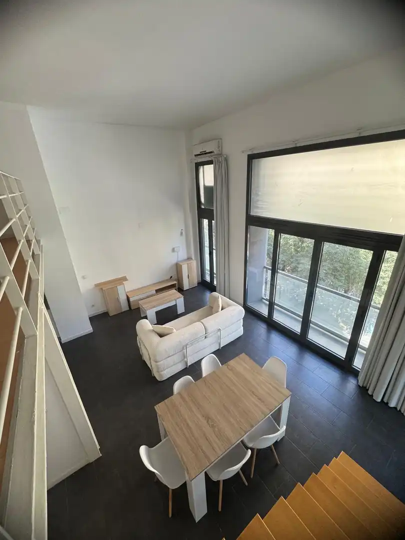 Sala d'estar de Loft de lloguer en Barcelona amb Aire condicionat, Moblat i Balcó