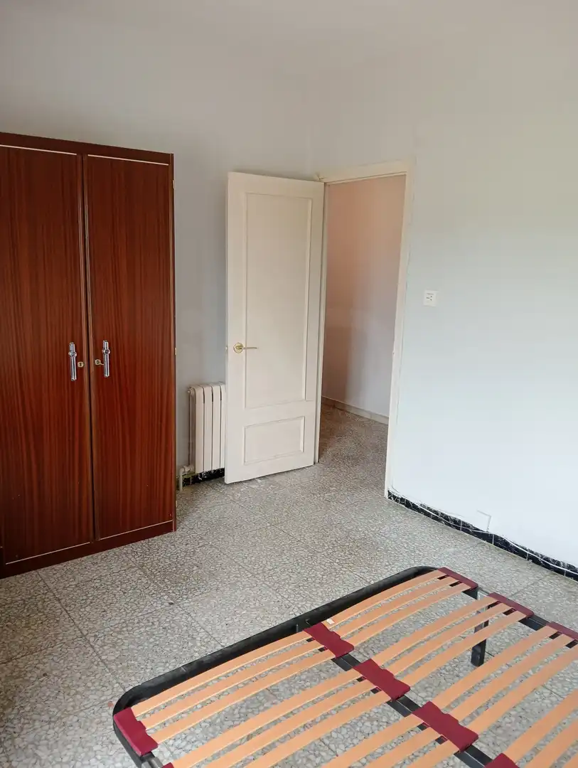 Schlafzimmer von Wohnung zur Miete in Sariegos mit Heizung und Terrasse