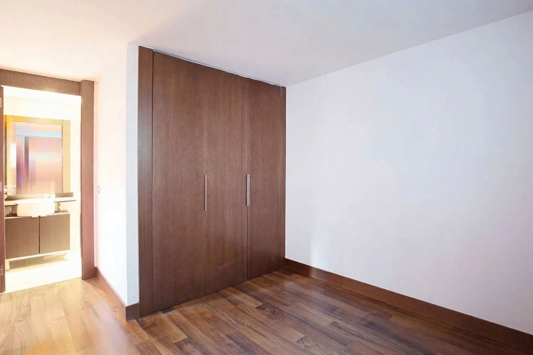 Dormitori de Casa adosada en venda en Boadilla del Monte amb Jardí privat, Parquet i Terrassa