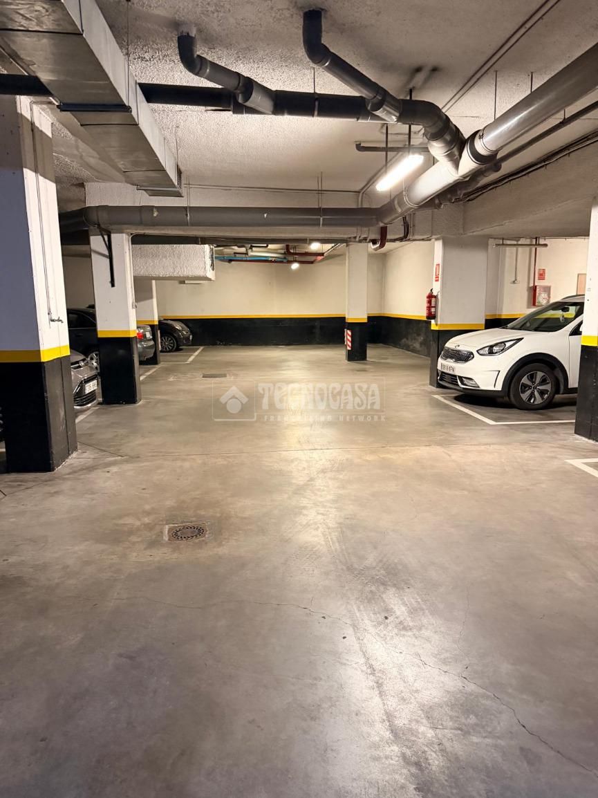 Parking of Flat for sale in  Madrid Capital  with Air Conditioner, Heating and Parquet flooring