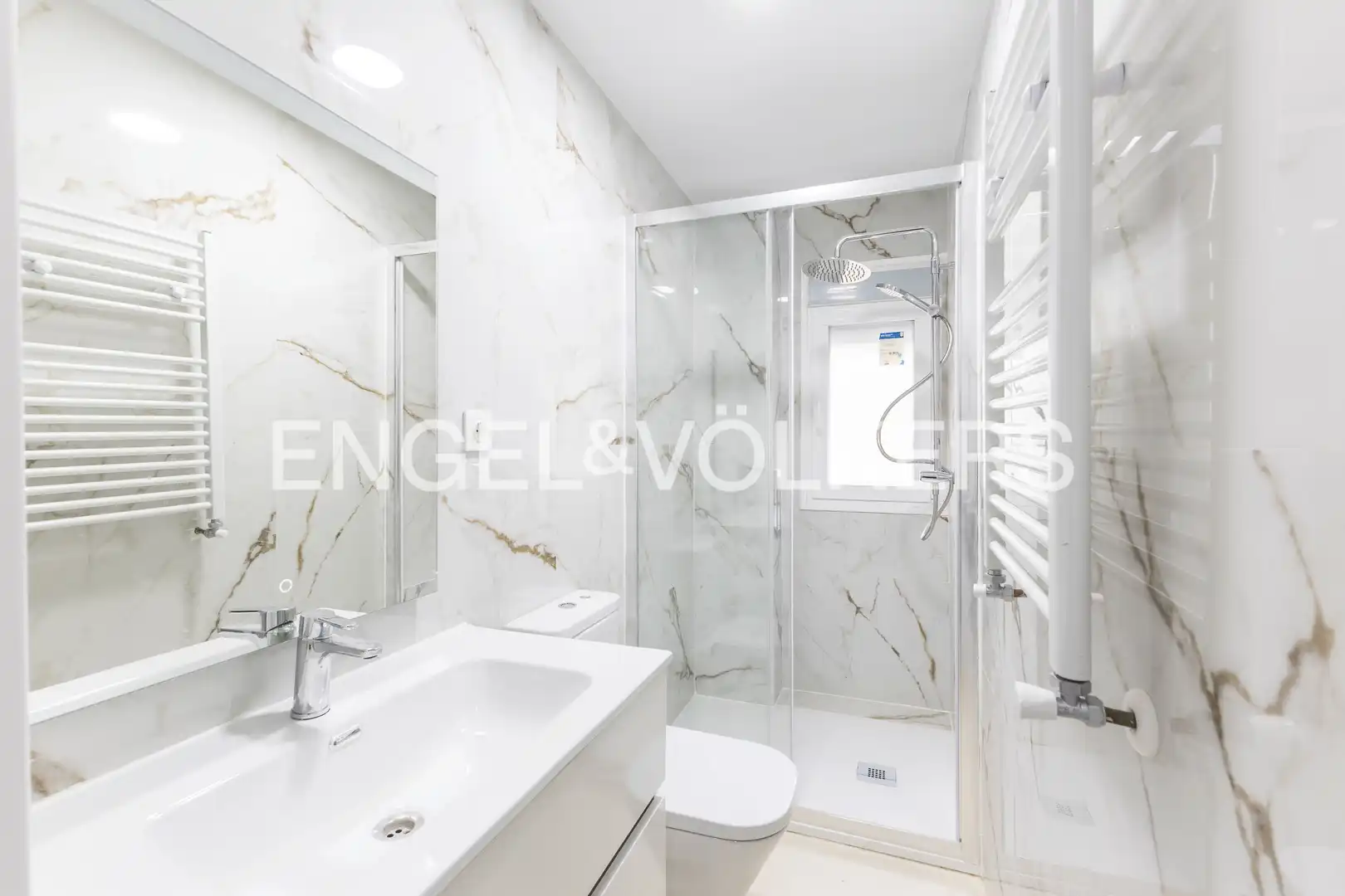 Bany de Apartament en venda en Madrid amb Calefacció i Moblat