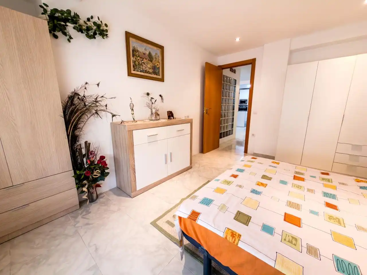 Flat for sale in Canals  with Air Conditioner and Balcony