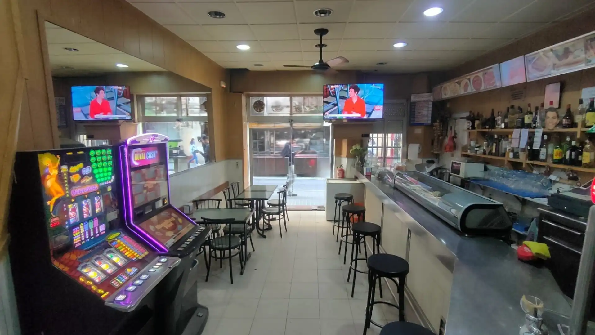 Business premises for transfer in Sants - Montjuïc, imagen 9
