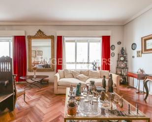 Sala d'estar de Apartament en venda en  Madrid Capital amb Aire condicionat, Calefacció i Terrassa