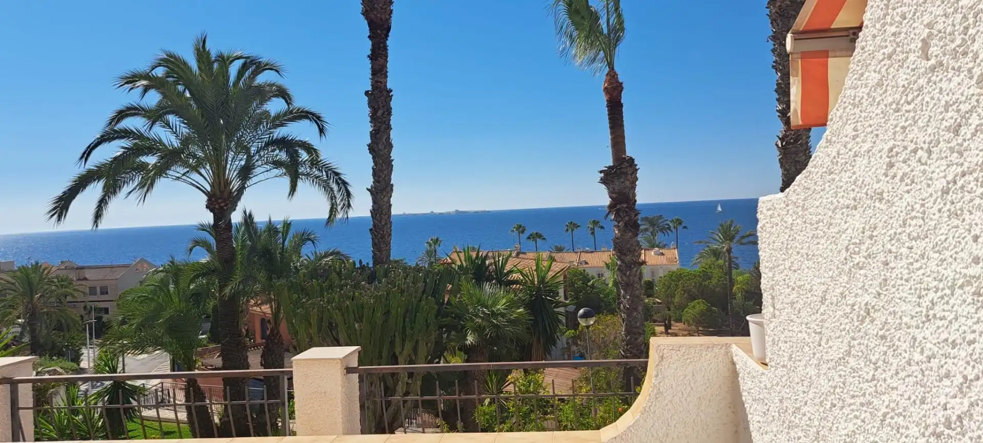 Vista exterior de Loft de lloguer en Santa Pola amb Aire condicionat, Jardí privat i Terrassa