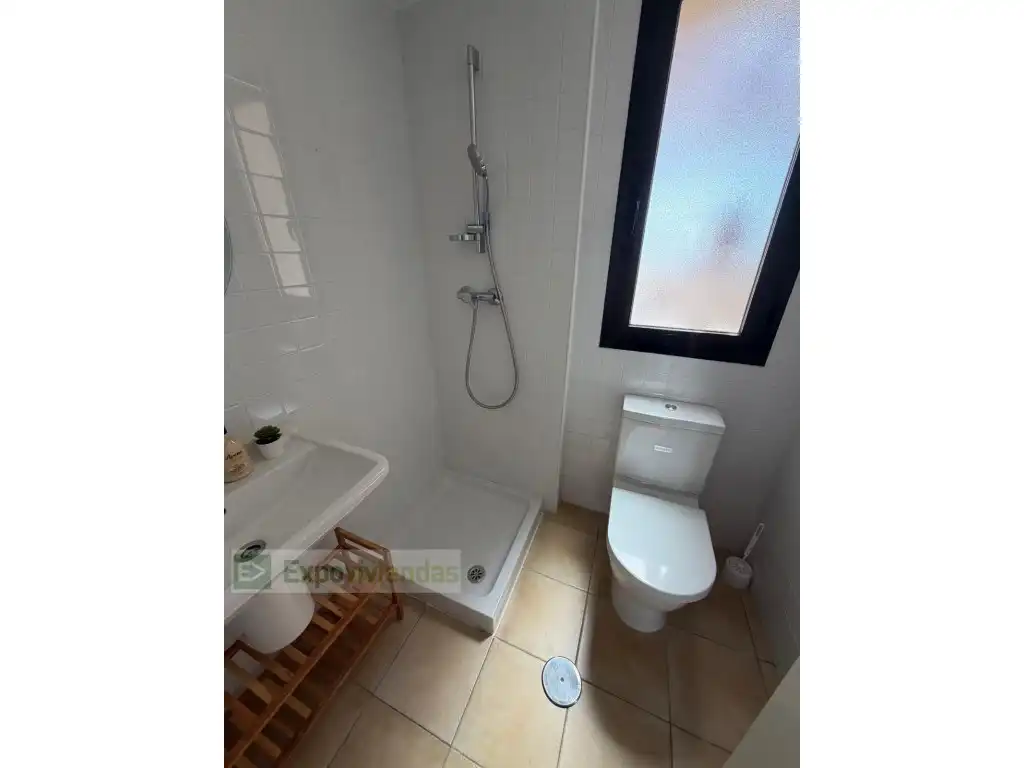 Badezimmer von Wohnungen zur Miete in Murcia