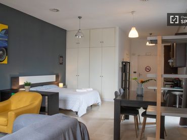 Appartamento con balcone in affitto a Villaverde