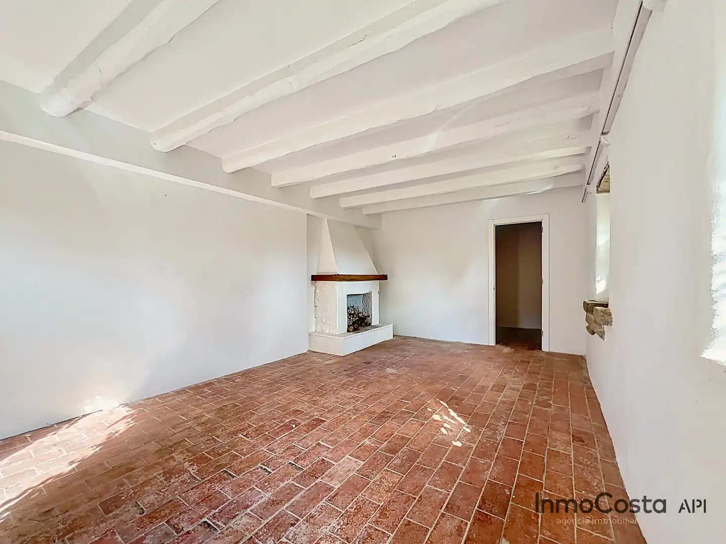 Sala de estar de Finca rústica en venta en Vilafant con Jardín privado, Piscina y Balcón