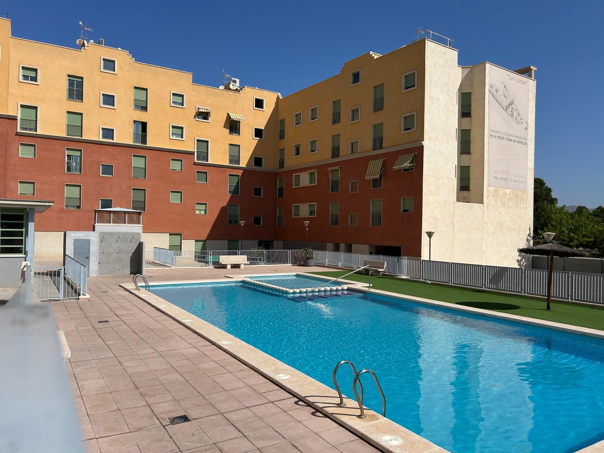 Piscina de Pis en venda en Novelda amb Aire condicionat, Jardí privat i Terrassa