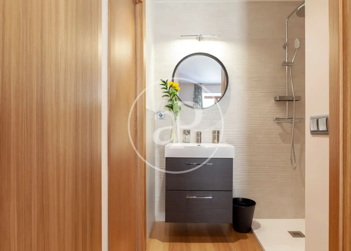 Flat for rent in Calle de Sta. María, Cortes - Huertas