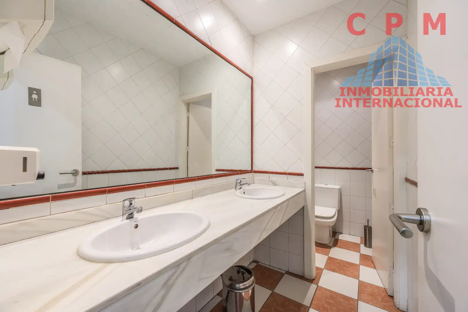 Bany de Oficina de lloguer en Madrid amb Aire condicionat, Calefacció i Terrassa