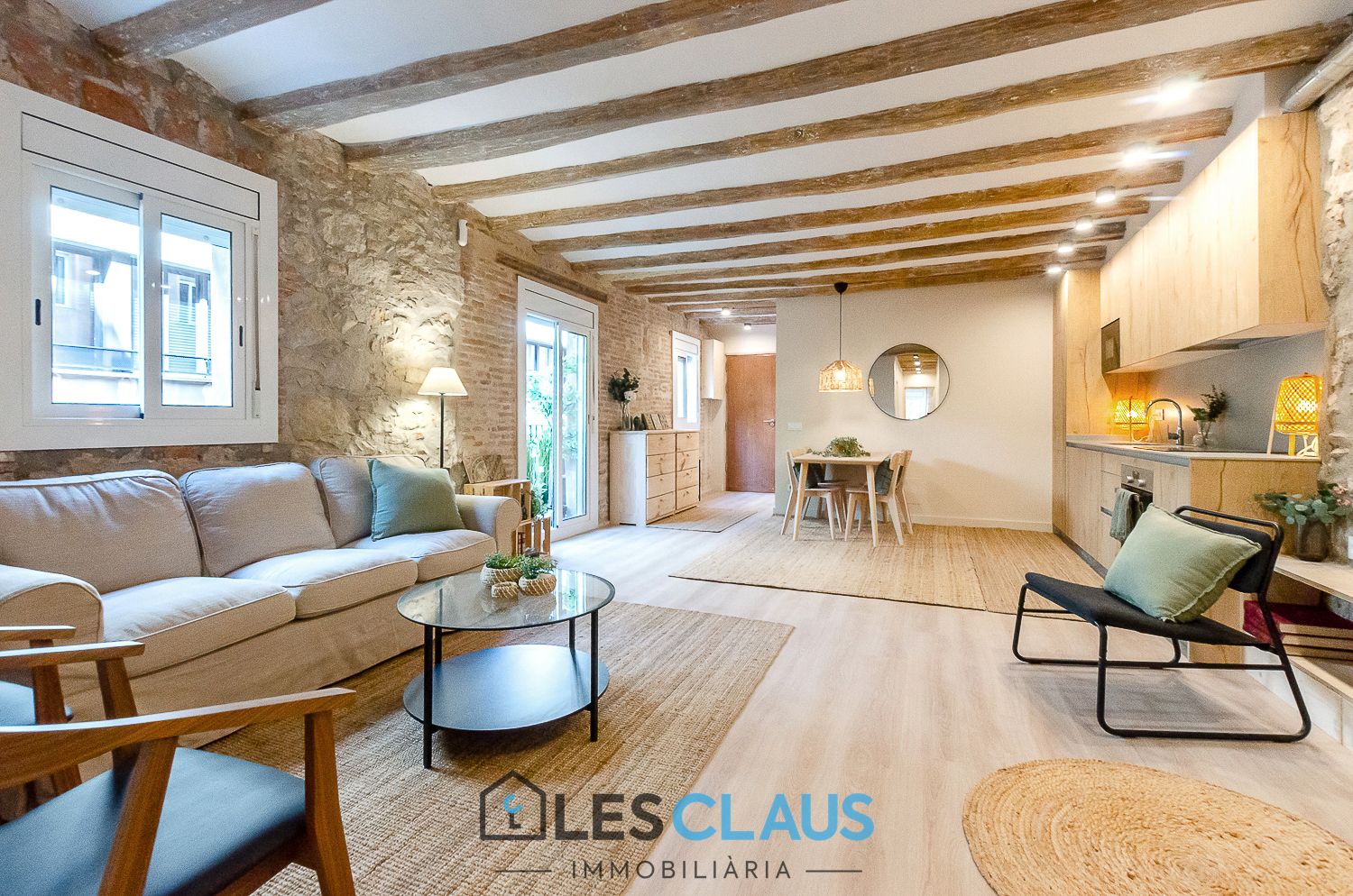 Exterior view of Flat for sale in  Barcelona Capital  with Furnished, Oven and Microwave