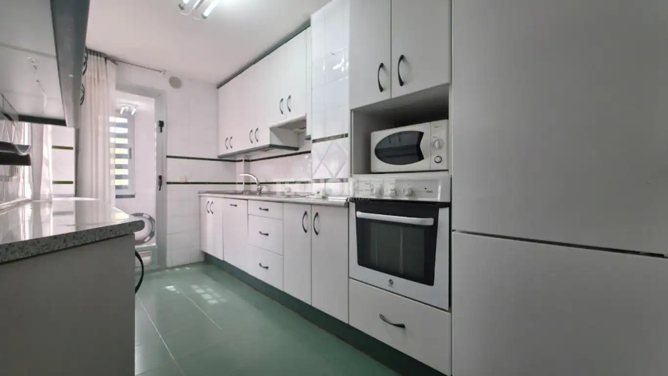 Cocina de Casa adosada en venta en Guadalajara con Jardín privado, Parquet y Terraza