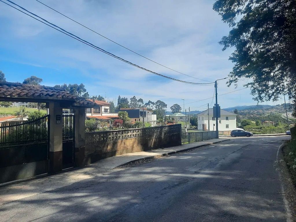 Vista exterior de Casa adosada en venda en Vigo  amb Jardí privat, Terrassa i Traster