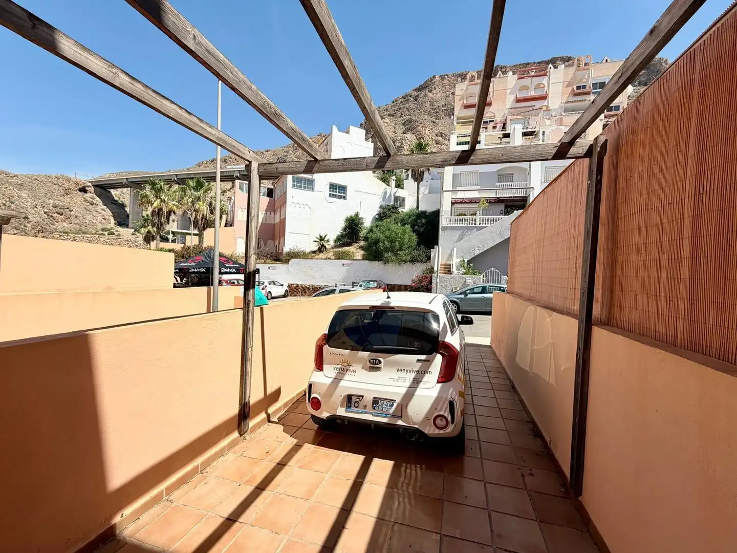 Parkplatz von Wohnung zum Verkauf in Roquetas de Mar mit Klimaanlage, Terrasse und Möbliert