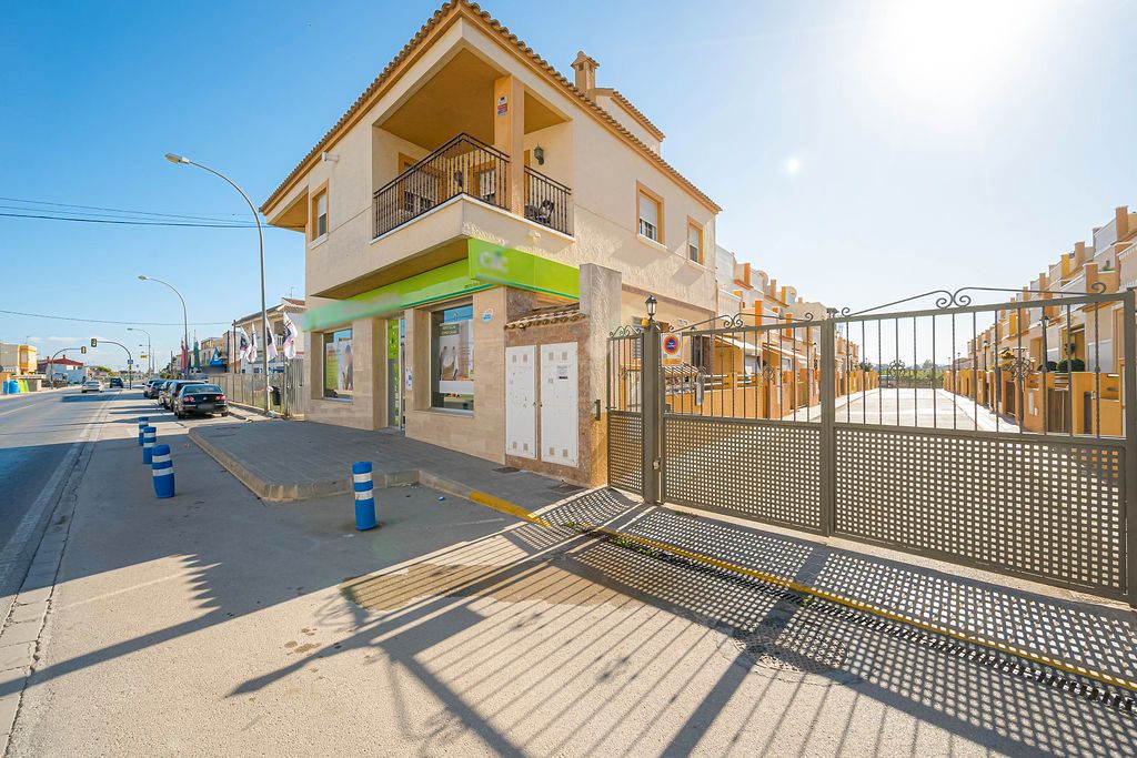 Vista exterior de Pis en venda en Orihuela