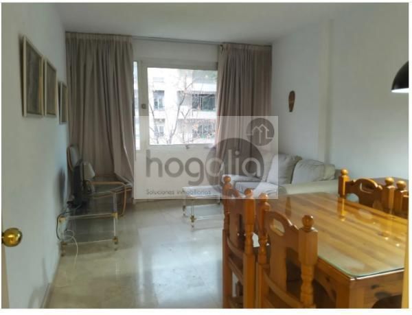 Sala d'estar de Pis de lloguer en  Sevilla Capital amb Aire condicionat i Moblat