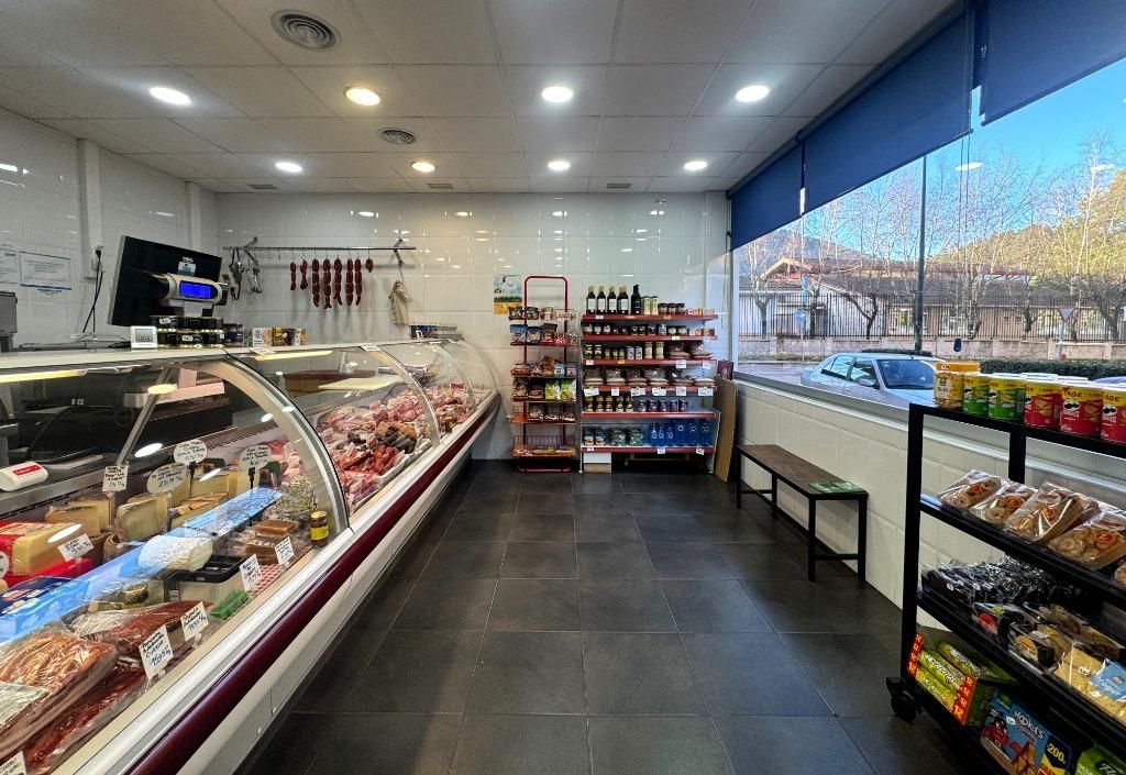 Premises for sale in Los Corrales de Buelna   with Furnished