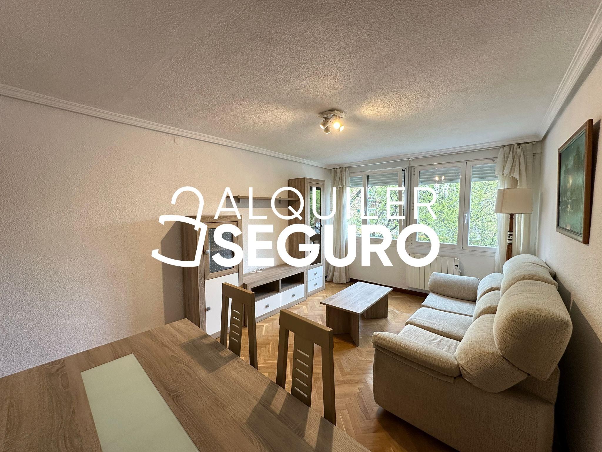 Sala de estar de Piso de alquiler en  Madrid Capital con Aire acondicionado, Calefacción y Amueblado