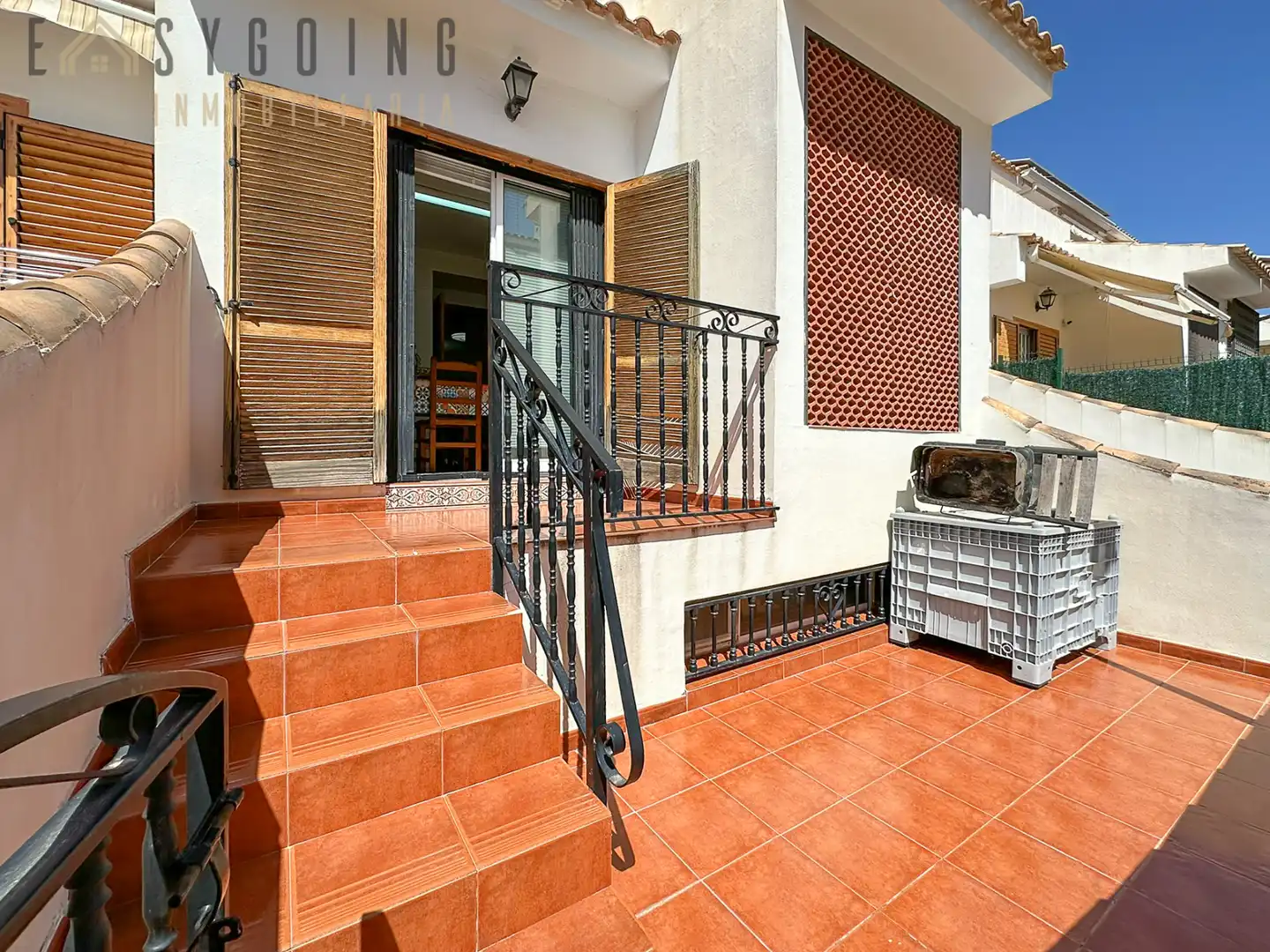 Terrasse von Einfamilien-Reihenhaus zum Verkauf in Santa Pola mit Klimaanlage, Terrasse und Gemeinschaftspool