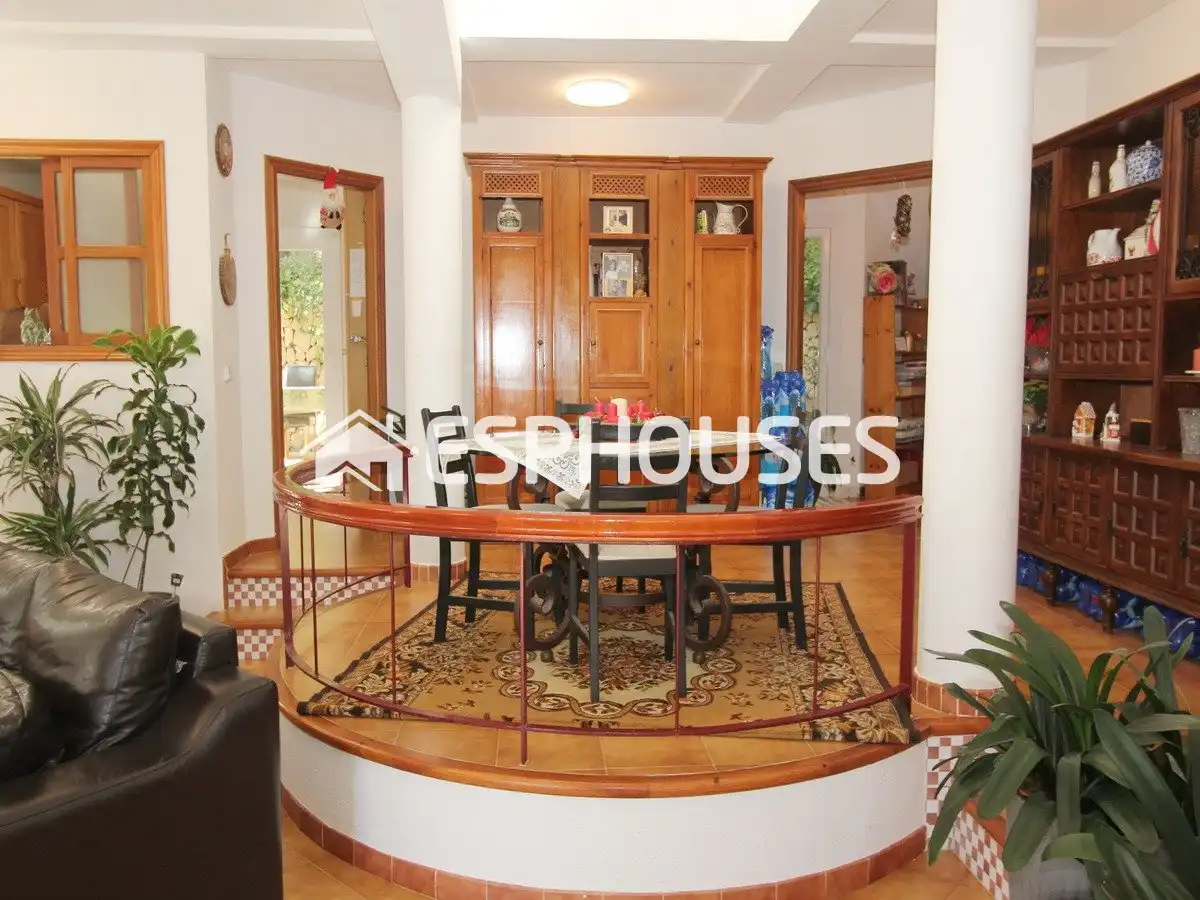 Houses for sale in Altea  with Air Conditioner, Swimming Pool and Furnished