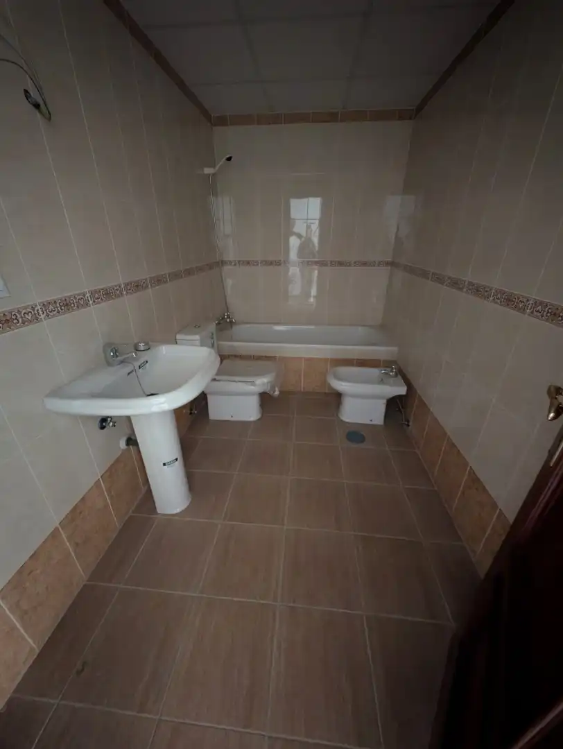 Badezimmer von Wohnung zum Verkauf in Lucena mit Terrasse, Abstellraum und Balkon