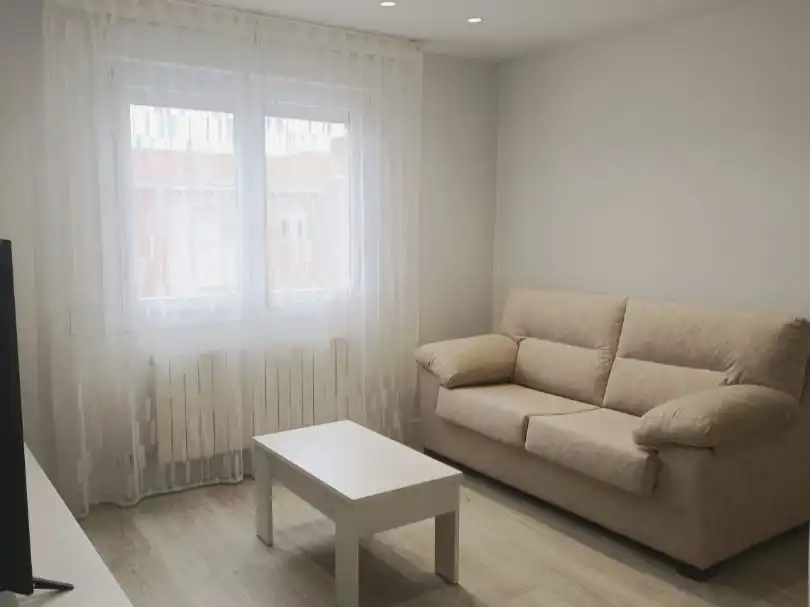 Sala d'estar de Pis per a compartir en  Logroño amb Calefacció, Moblat i Forn