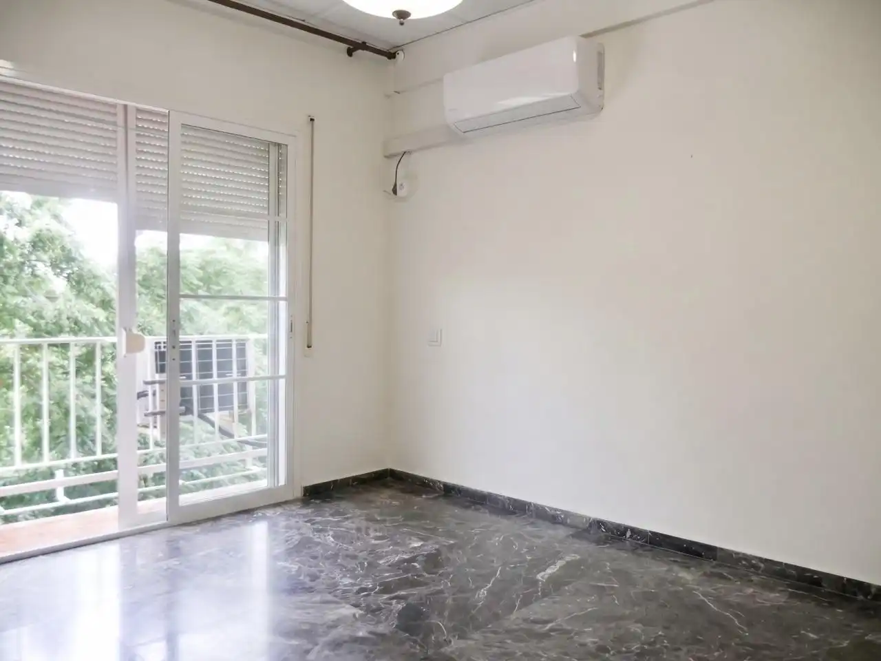 Terrasse von Wohnung zum Verkauf in Sevilla mit Klimaanlage, Terrasse und Möbliert