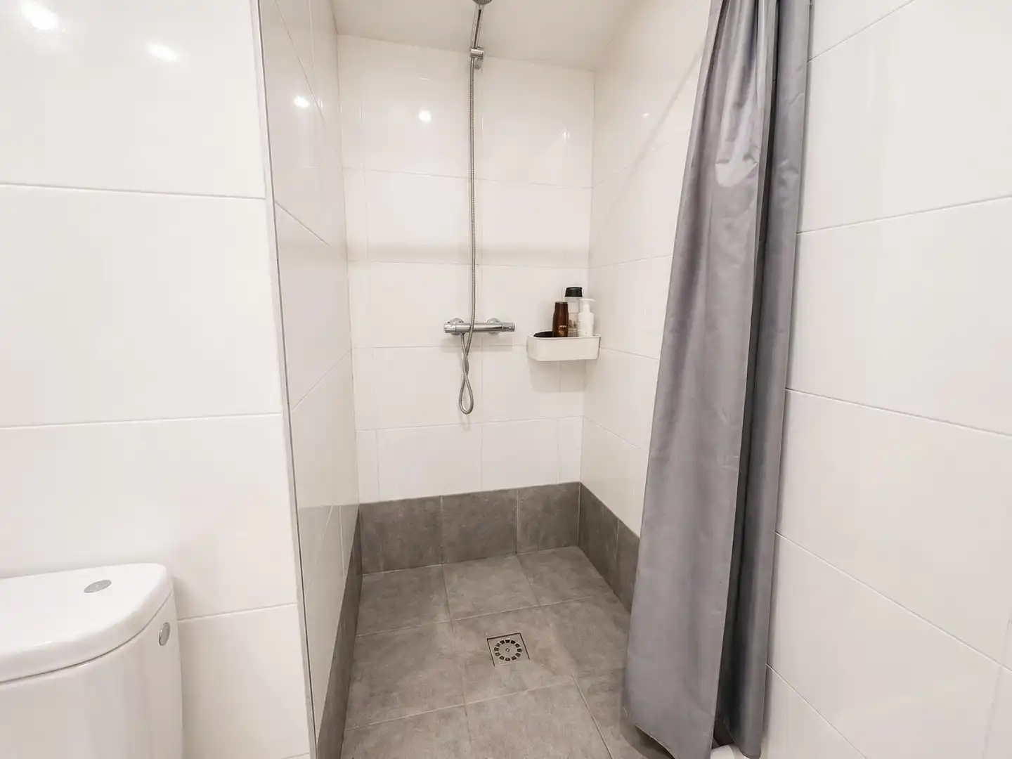 Bathroom of Ground floor for sale in Los Barrios  with Air Conditioner and Furnished