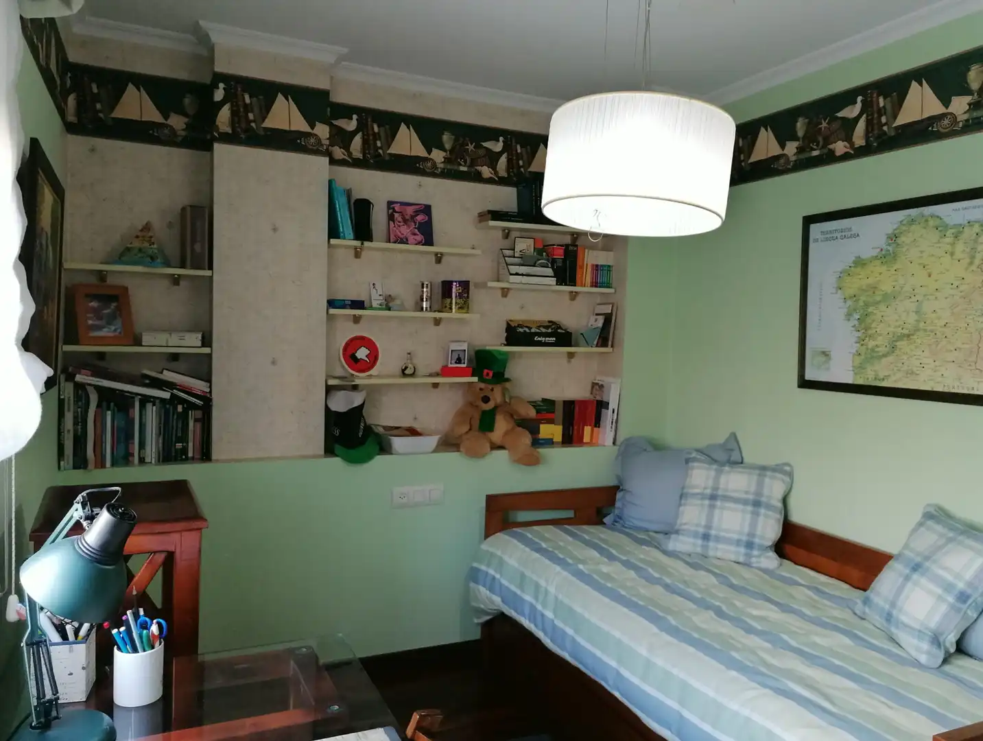 Dormitori de Apartament en venda en Vigo  amb Calefacció, Jardí privat i Parquet