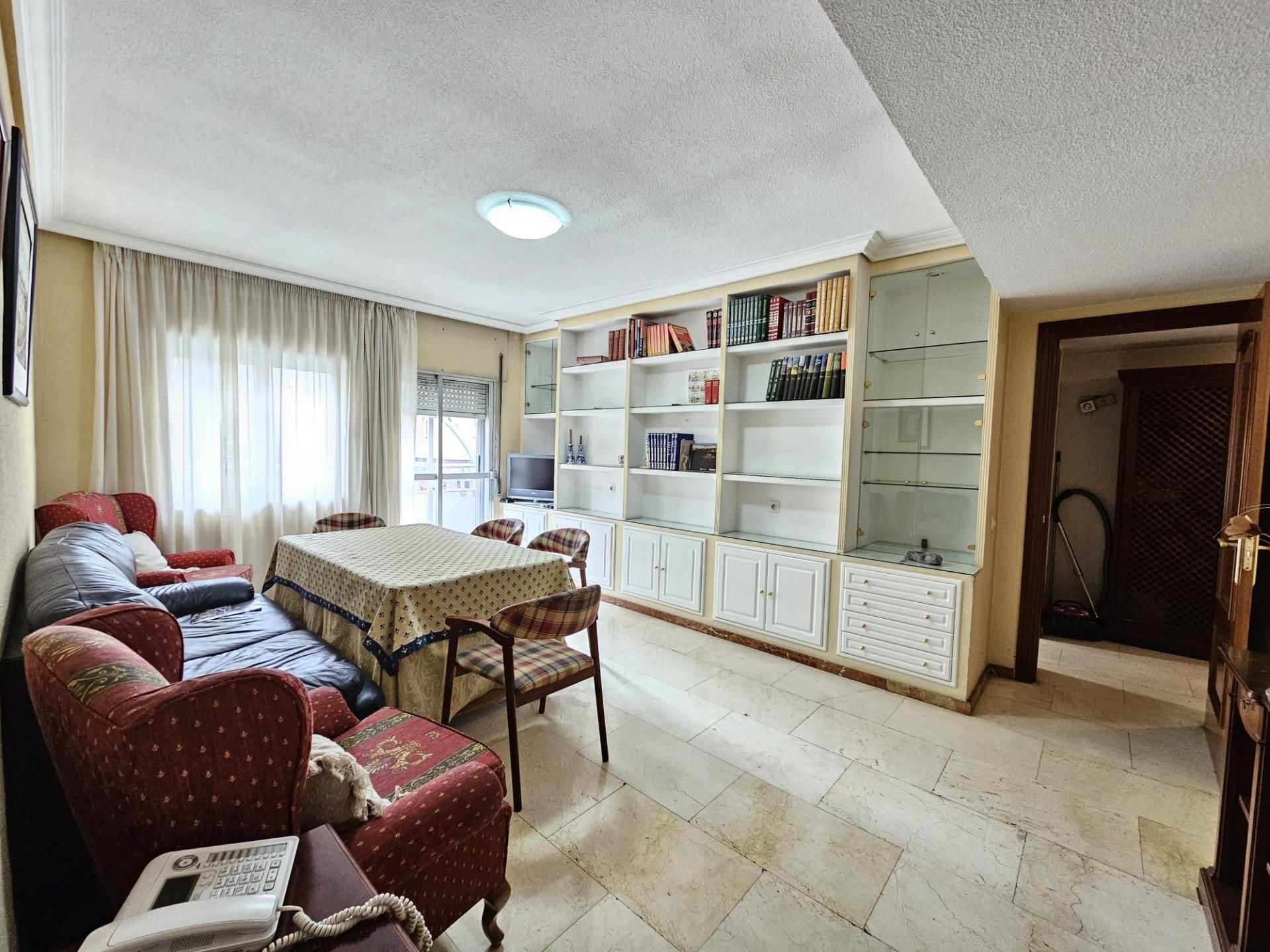 Sala d'estar de Pis en venda en  Córdoba Capital amb Aire condicionat, Calefacció i Parquet