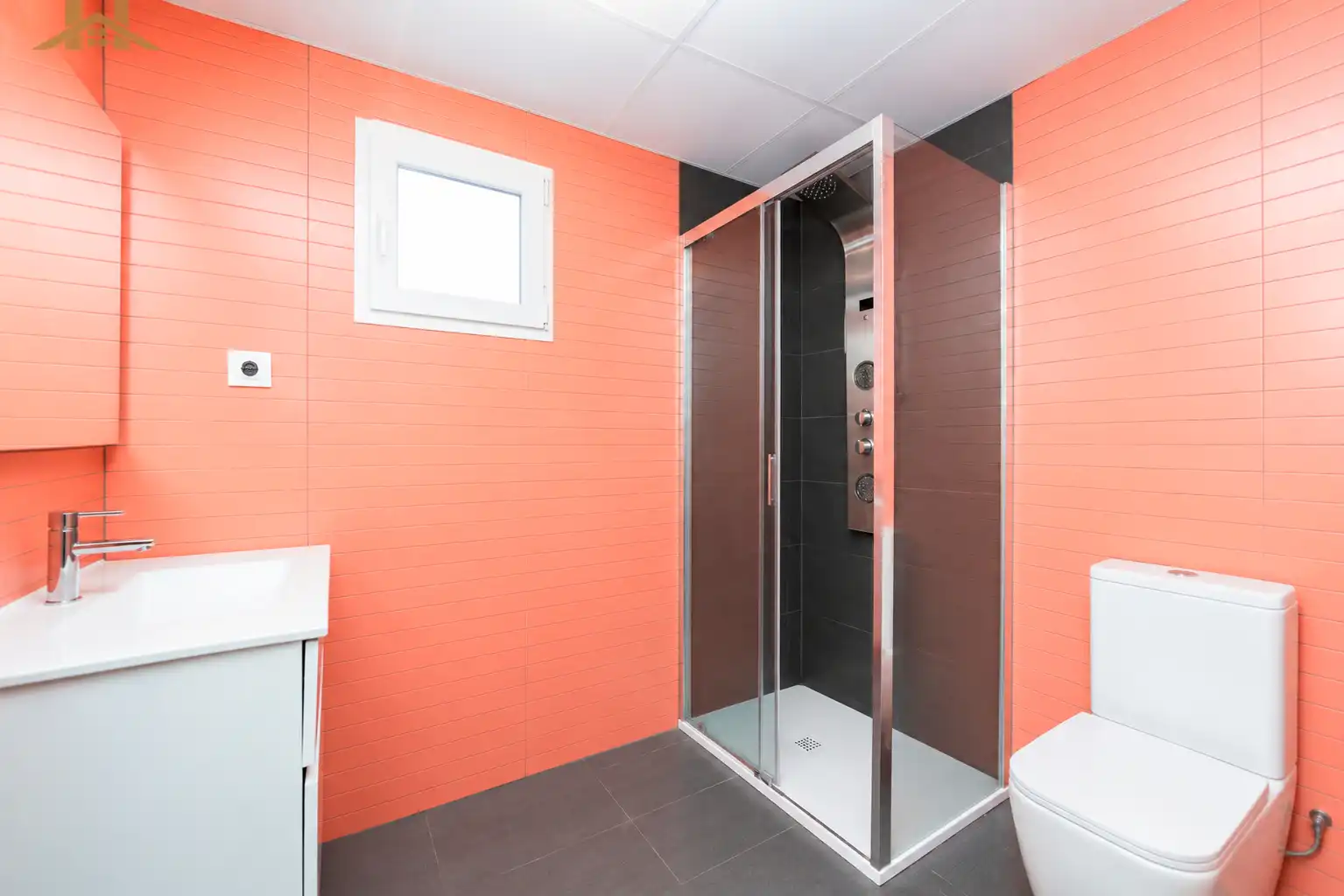 Badezimmer von Haus oder Chalet zum Verkauf in Santa Cruz del Retamar mit Klimaanlage, Heizung und Privatgarten