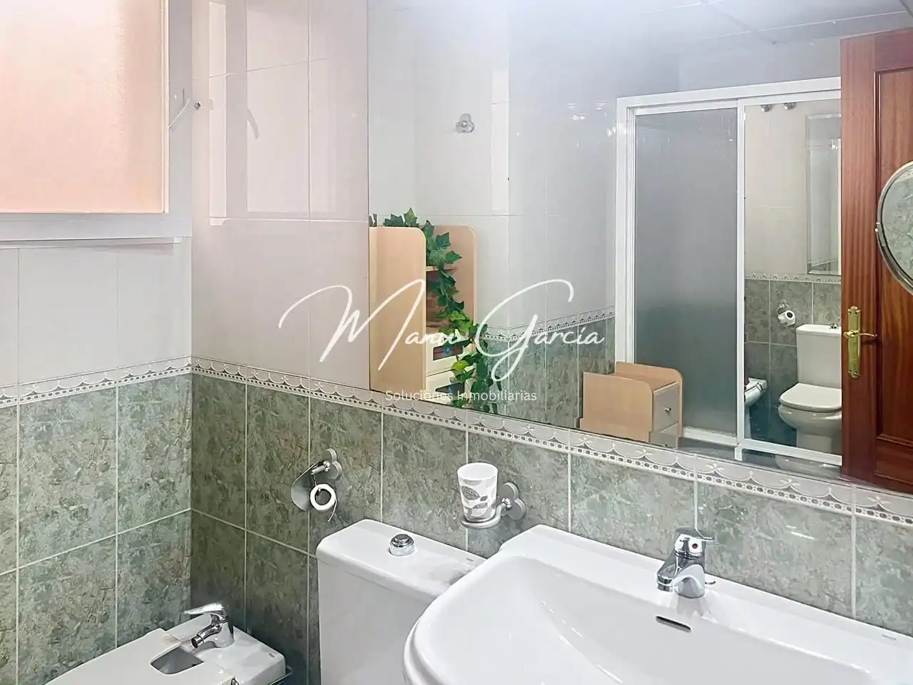 Badezimmer von Wohnung zum Verkauf in Lucena mit Klimaanlage, Heizung und Abstellraum