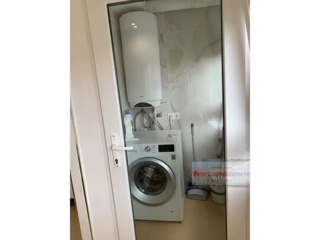 Bathroom of Flat for rent in Bilbao 