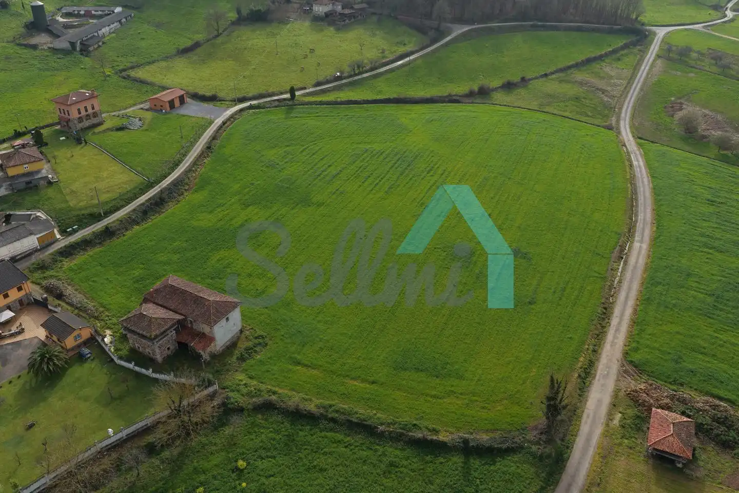 Casa o xalet en venda a Llamas, Salas