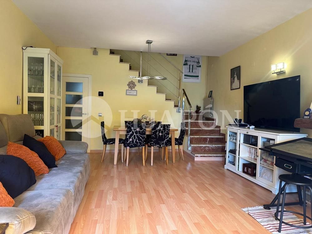 Living room of Single-family semi-detached for sale in Alella  with Air Conditioner, Heating and Terrace