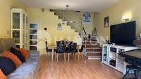 Sala d'estar de Casa adosada en venda en Alella amb Aire condicionat, Calefacció i Terrassa